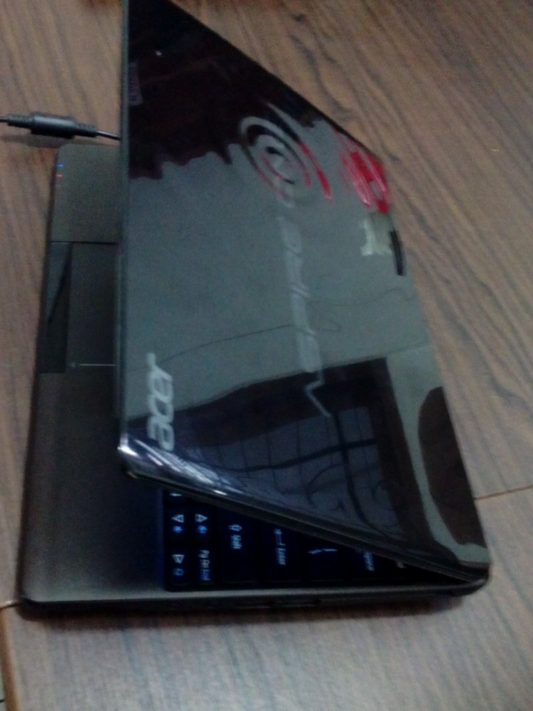 jual netbook acer AOD257 ll hdd 320 gb ll ram 1 gb ll bandung