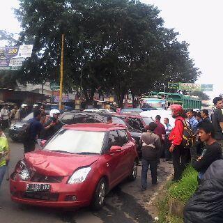 Ada Tabrakan Beruntun Gan di CIbubur. PARAH!! &#91;PICT.&#93;