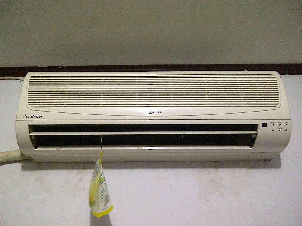 Di jual 2 Unit AC Midea 1,5 PK