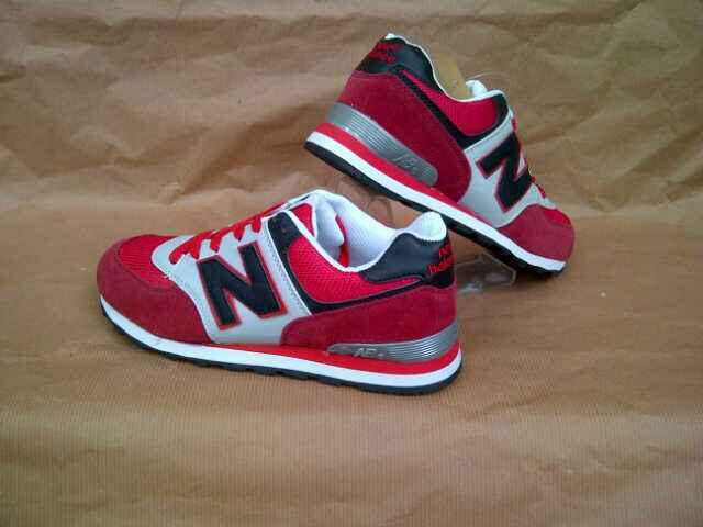 Terjual Sepatu Cewe Cowo ADIDAS,NIKE,NB,VANS,CONVERSE,PUMA 