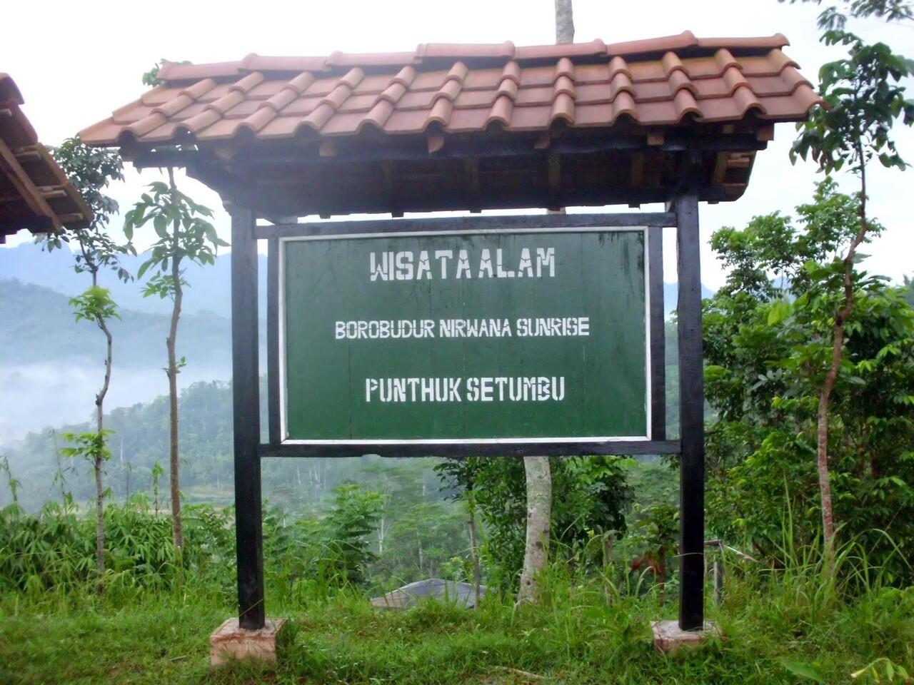 Punthuk Setumbu - Keindahan Matahari Terbit dan Siluet Borobudur