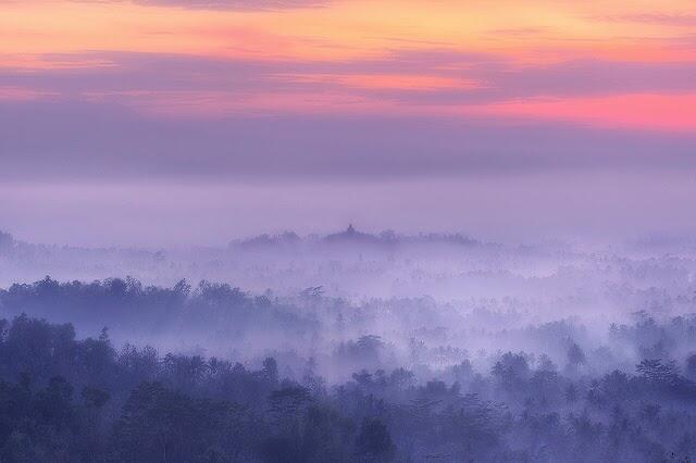 Punthuk Setumbu - Keindahan Matahari Terbit dan Siluet Borobudur