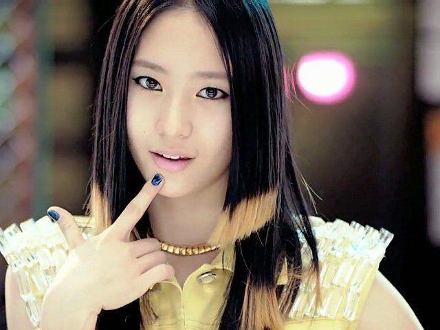 Insiden Memalukan Diatas Panggung Yang di Alami boys band dan Girls band Korea