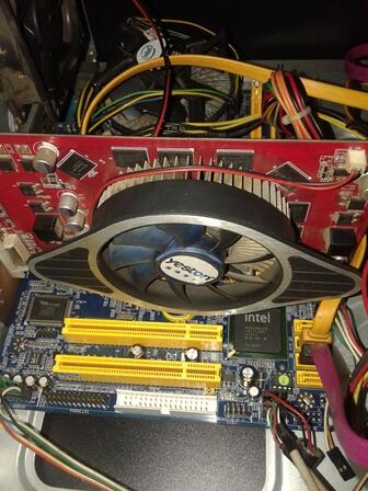 VGA GT9600 512MB DDR3 >> Liat dulu aja
