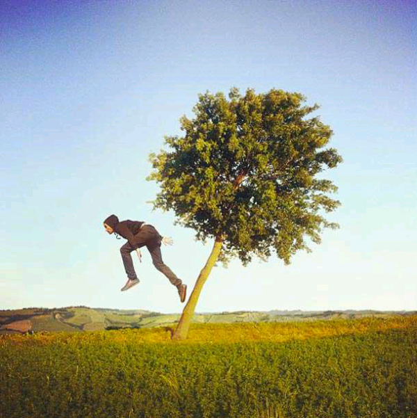 Keren, Foto Levitasi Ini Hanya Diambil Dengan Menggunakan iPhone