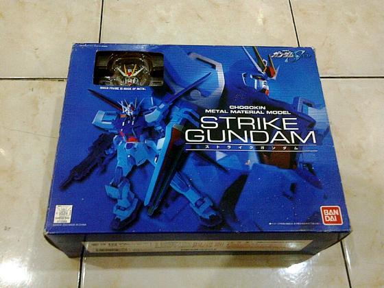 Bandai Chogokin Strike Gundam Metal material