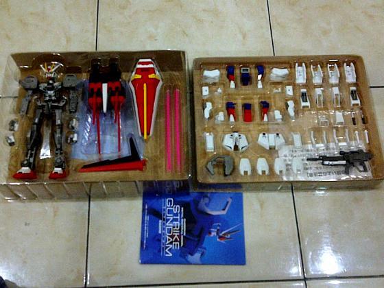 Bandai Chogokin Strike Gundam Metal material