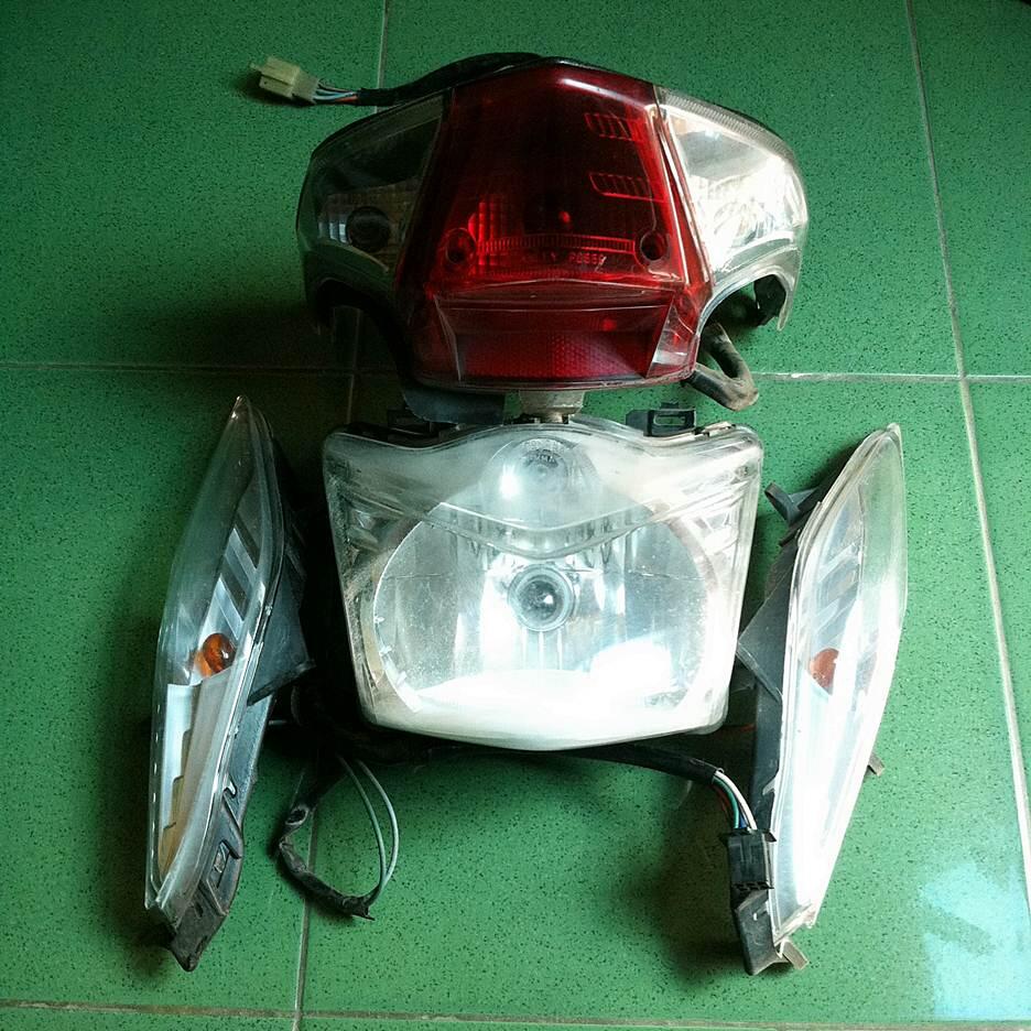 Terjual Cover Body  full  lampu depan belakang motor  