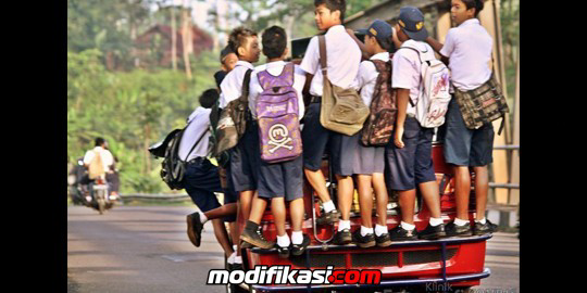 Foto-foto Mirisnya Transportasi Anak Sekolah Di Indonesia