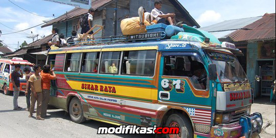 Foto-foto Mirisnya Transportasi Anak Sekolah Di Indonesia