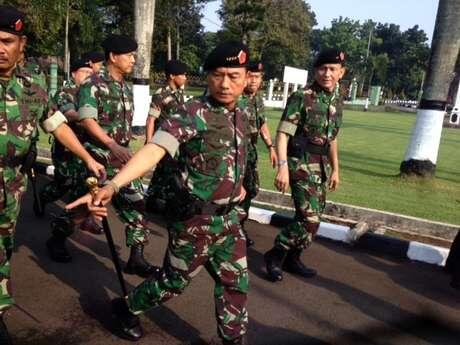 &#91;Jendral Asli&#93; Sidak ke Marinir, Panglima TNI Pinjam HP Prajurit Lalu Trdengar Sirene