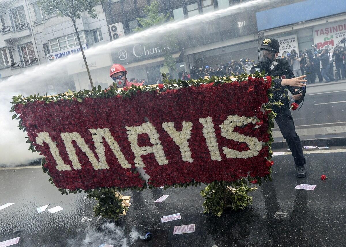 Galeri Foto Memperingati Hari Buruh (May Day 2014) dari Berbagai Negara