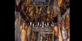 Berani Mencicipi Makanan Ini ?