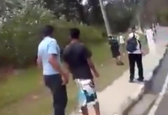 Suka gw lihat 2 pembuli pelajar dihajar oleh seorang pria &quot;keadilan&quot;