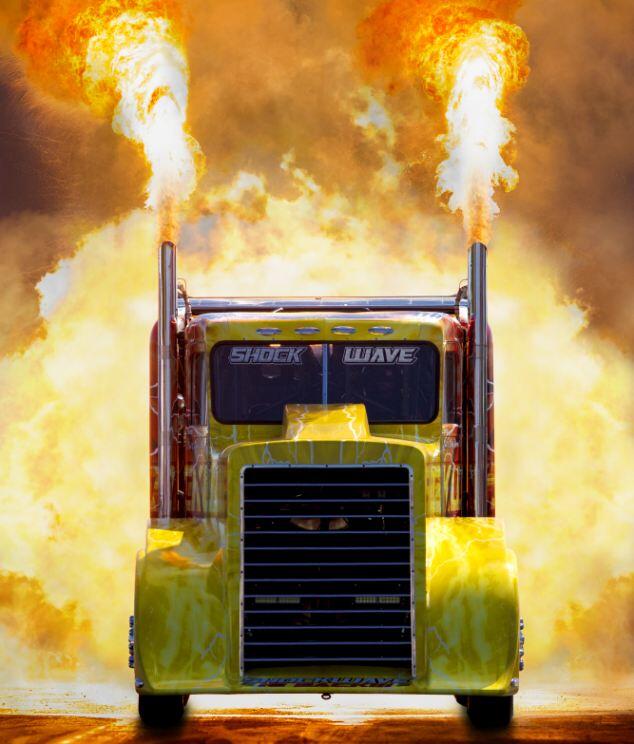 &#91;Must See&#93; Yuk Mengenal , Truck Tercepat di dunia !