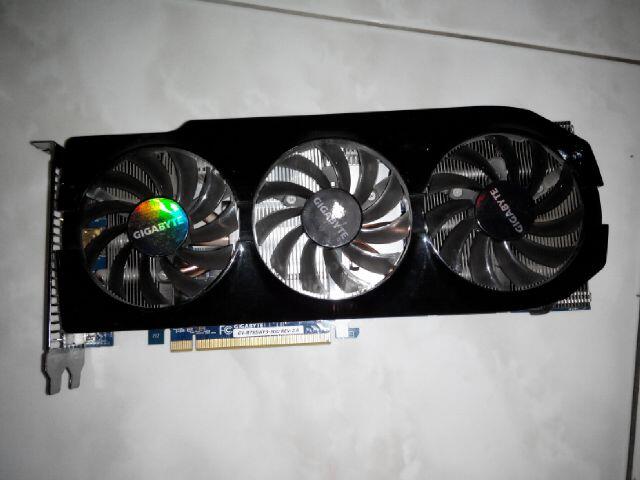Gigabyte 7950 Windforce TRIPLE FAN 3GB GDDR5