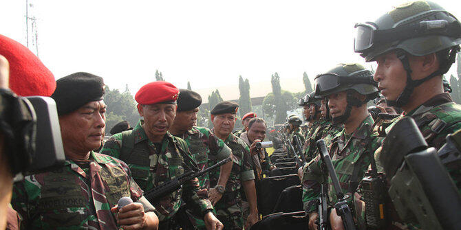 PANGLIMA SIDAK... MARINIR DAN KOPASSUS PUN KALANG KABUT