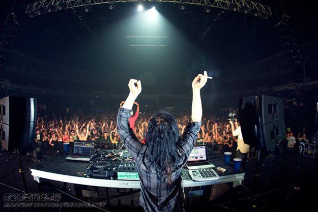 &#91;HOT&#93; Fakta menarik Skrillex, DJ terbaik dunia saat ini.