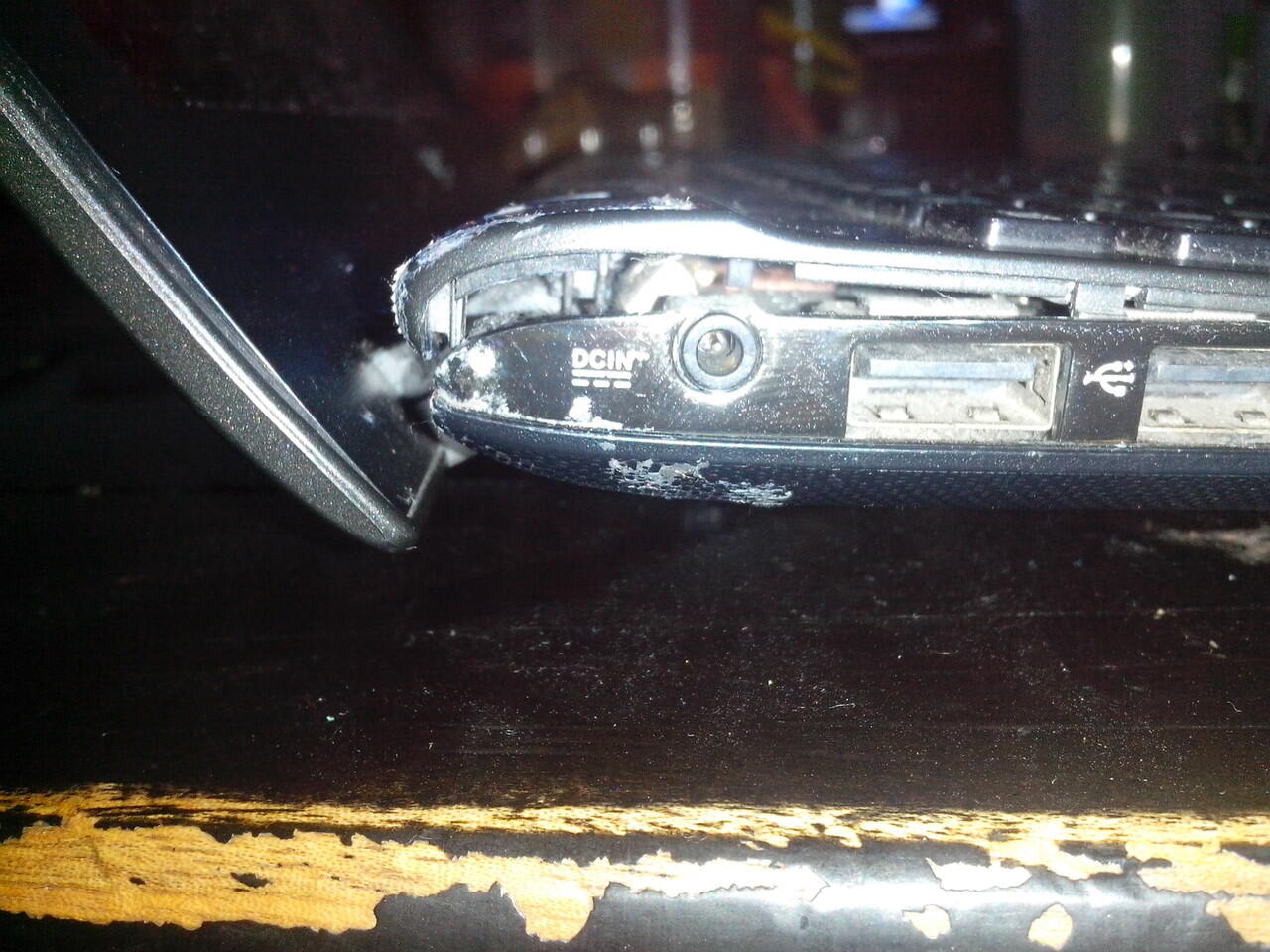 &#91;ASK&#93; ngebenerin engsel asus 1225c berapa? (kalo salah kamar maaf)