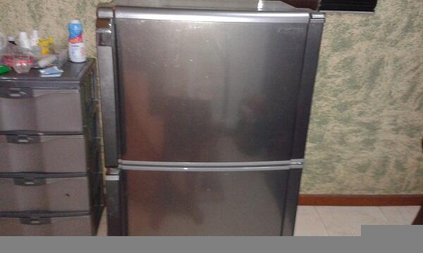 Jual kulkas sharp murmer 1,5 jt nego masih mulus