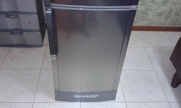 Jual kulkas sharp murmer 1,5 jt nego masih mulus