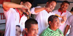 Tim relawan Jokowi dari Tangerang gunduli **mbut !!!