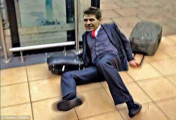 Blunder GERRARD TERPELESET....!! (FUNNY PIC) 