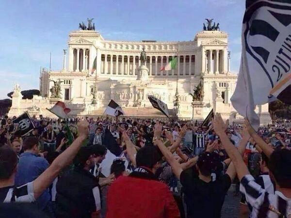Juventus Raih Hat-Trick Scudetto