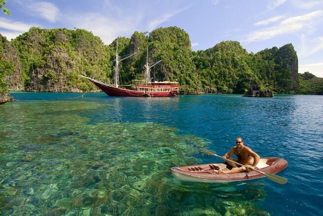 Phi - Phi Island vs Raja Ampat , Share yuk yang udah pernah kesana :)