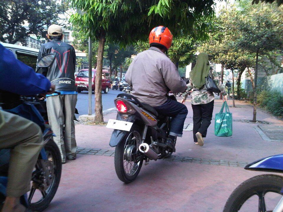 10 HAL YANG MEMBUAT MALU DI DEPAN MATA NEGARA LAIN