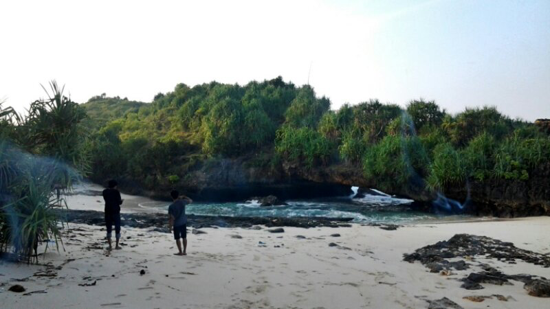 'Pantai Srau' Keindahan Tersendiri Pantai Selatan Pacitan