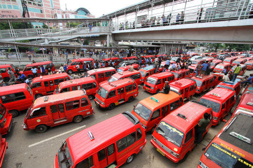 JANGAN LAKUKAN INI KALO LAGI DI ANGKUTAN UMUN JAKARTA