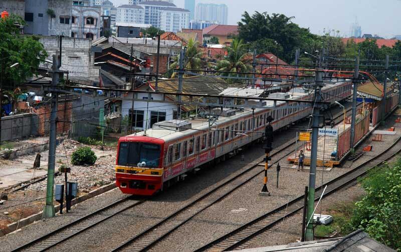 JANGAN LAKUKAN INI KALO LAGI DI ANGKUTAN UMUN JAKARTA