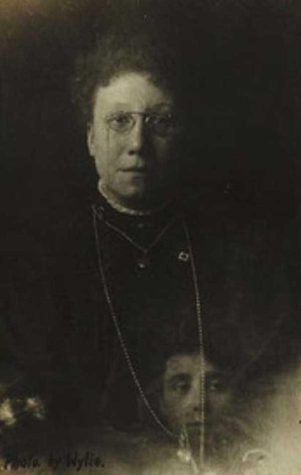 Kenapa bisa menjadi agak menyeramkan begini ???