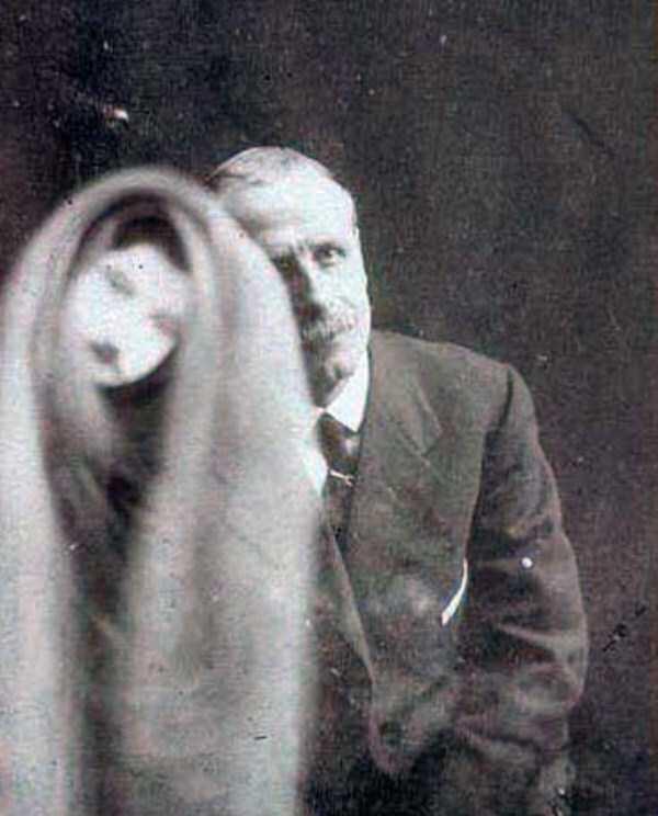 Kenapa bisa menjadi agak menyeramkan begini ???