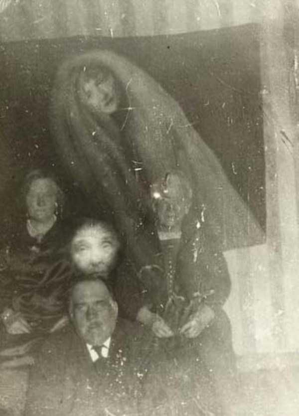 Kenapa bisa menjadi agak menyeramkan begini ???