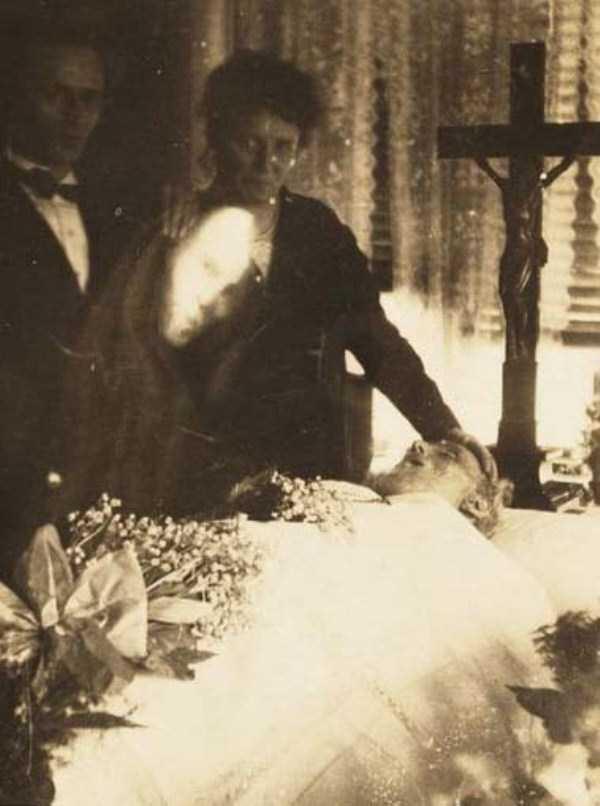 Kenapa bisa menjadi agak menyeramkan begini ???