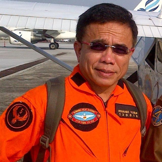 Video Mantan Gubernur Bawa Pesawat