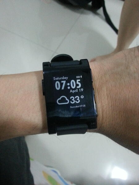 Terjual BNIB Pebble Smartwatch Black Original  Jam tangan 