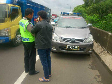 Inilah Kumpulan Pengalaman Lucu &amp; Unik Ditilang Polisi!