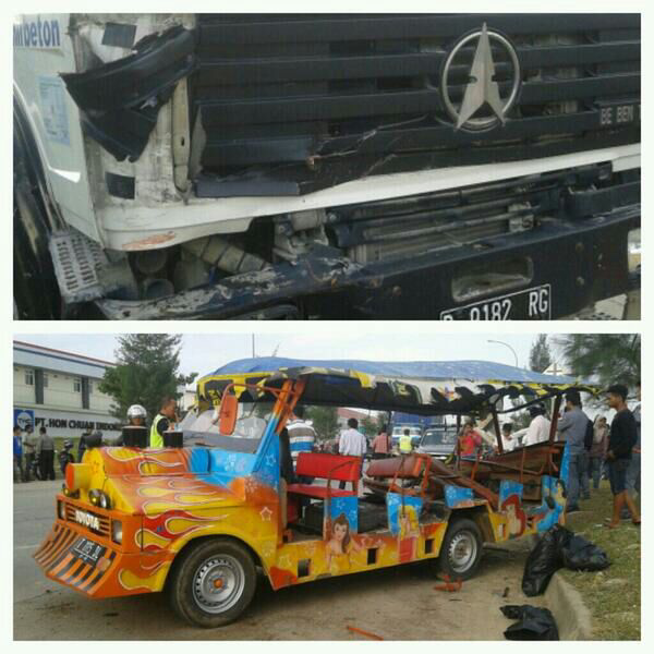 &#91;6 Mei 2014&#93; Truk Molen Tabrak Mobil Odong-odong, 4 Anak Tewas.