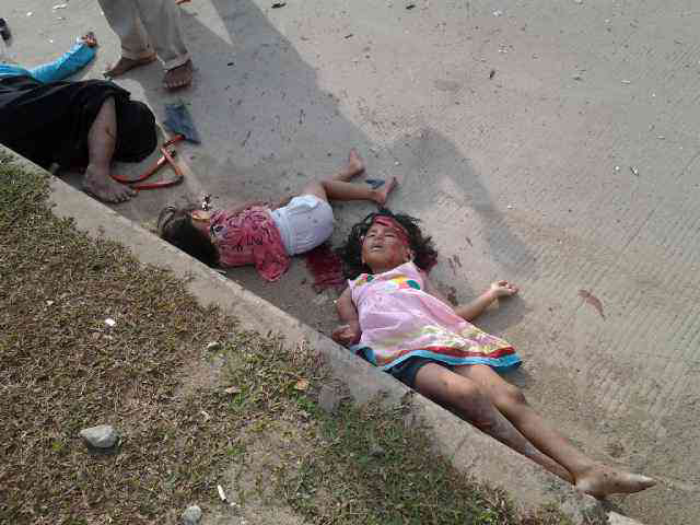 &#91;6 Mei 2014&#93; Truk Molen Tabrak Mobil Odong-odong, 4 Anak Tewas.