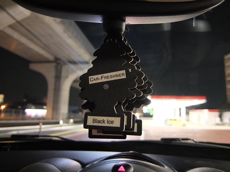 PARFUM MOBIL LiTTLE TREEs & California ScENT