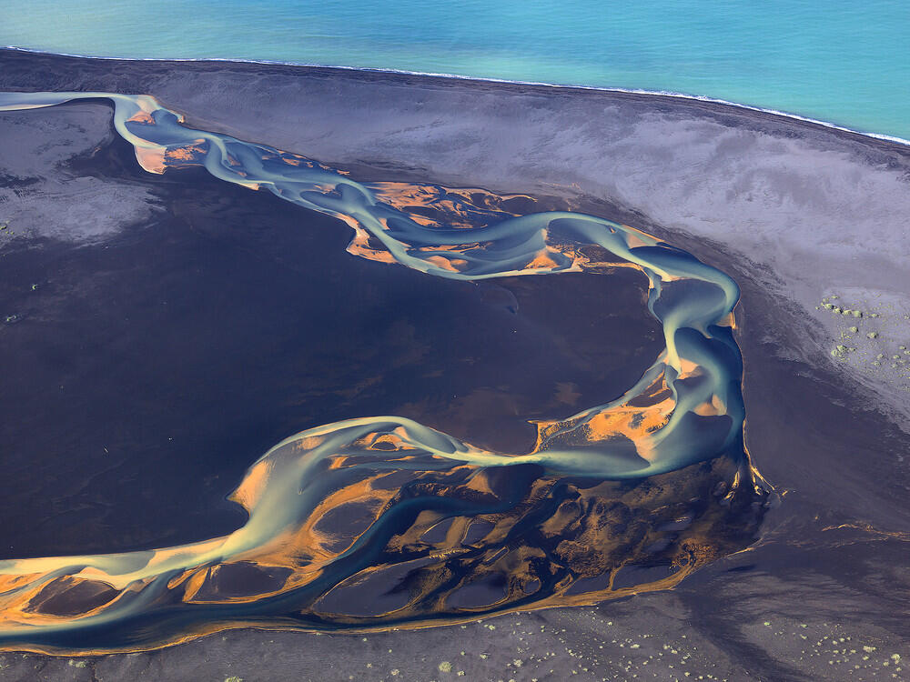 Gambar Unik sungai Volcano di Dataran tinggi Islandia yang tiada duanya !