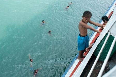 Fakta Mengenai Anak-anak Koin Pelabuhan Penyebrangan di Indonesia