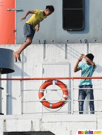 Fakta Mengenai Anak-anak Koin Pelabuhan Penyebrangan di Indonesia