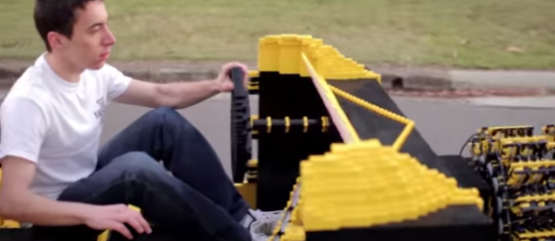 Mobil Ini Dibuat Dengan 500 Ribu Lego