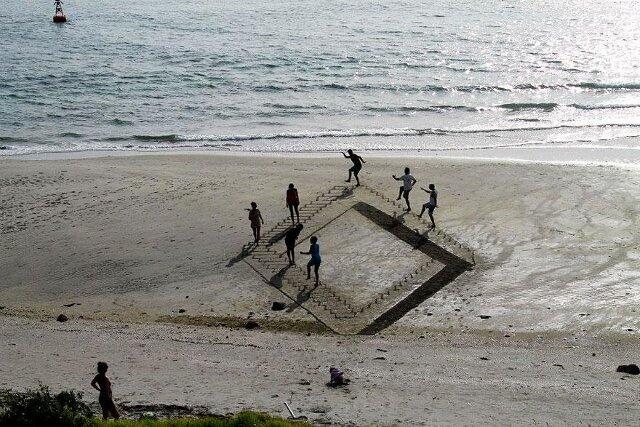 Melukis 3D di Atas Pasir