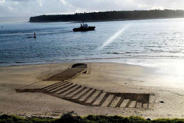 Melukis 3D di Atas Pasir