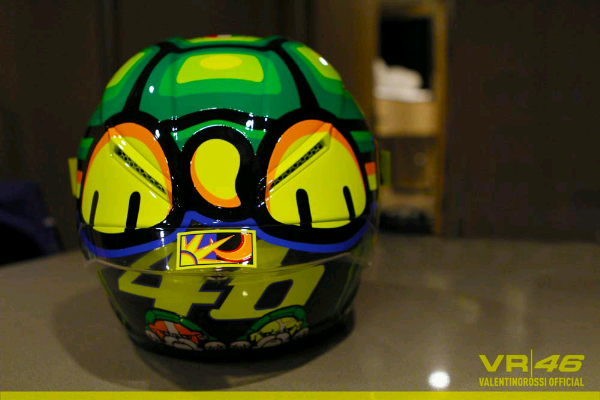 Helm 'Kura-kura' Valentino
Rossi Dibanderol Rp 10 Jutaan